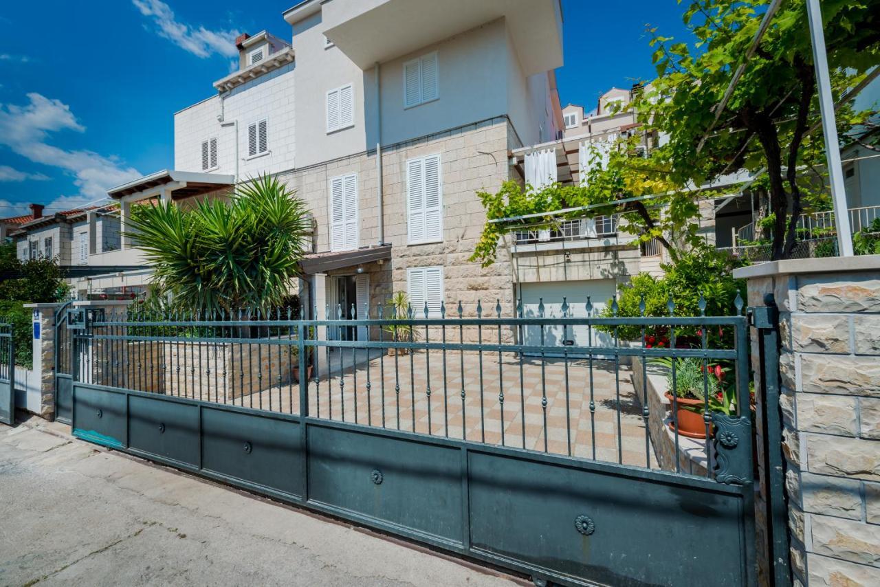Superior Stunning Apartment Gravosa With A Free Parking Dubrovnik Eksteriør billede