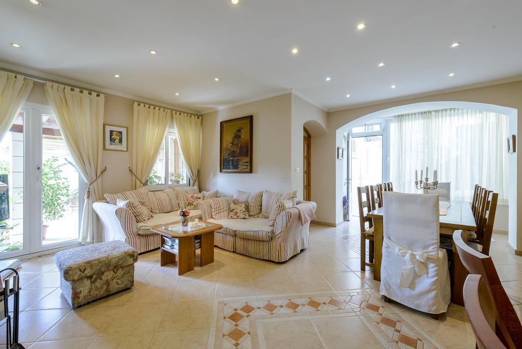 Superior Stunning Apartment Gravosa With A Free Parking Dubrovnik Eksteriør billede