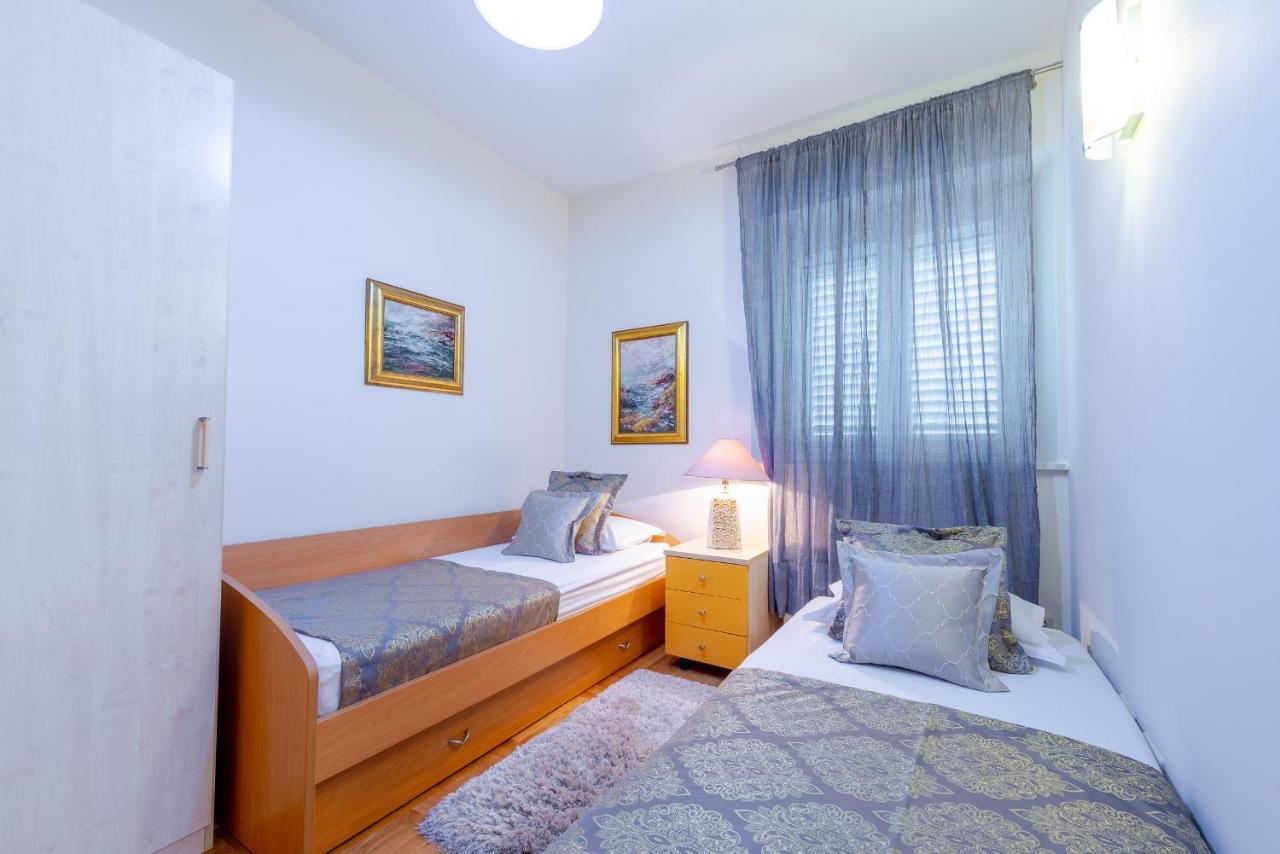 Superior Stunning Apartment Gravosa With A Free Parking Dubrovnik Eksteriør billede
